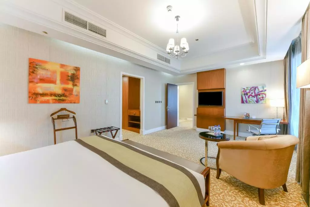 Best Plaza West Bay Hotel